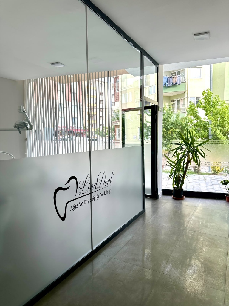 LinaDent Klinik Girişi